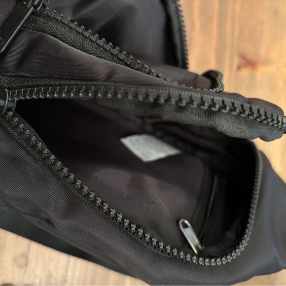 GAIAM FESTIVAL SLING BAG  MINI BACKPACK BLACK  ONE STRAP YOGA GYM TRAVEL UNISEX - Picture 11 of 11